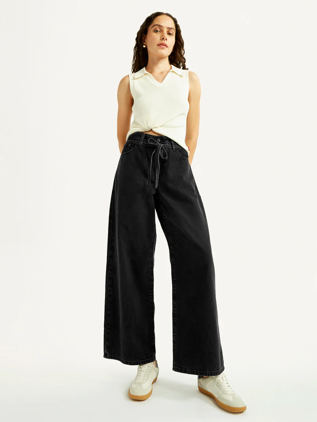 Women's Black Straight Loose Fit Mid Rise Jeans